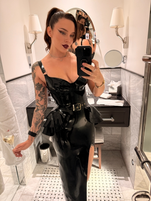 Mistress Charley Knox